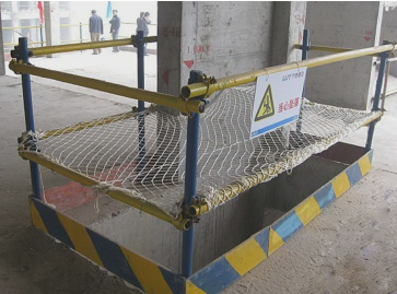 二級建造師考試建筑工程施工安全管理:洞口、臨邊防護